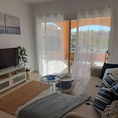 Daire Limnaria - Superb, Modern 1br With Pool Views *